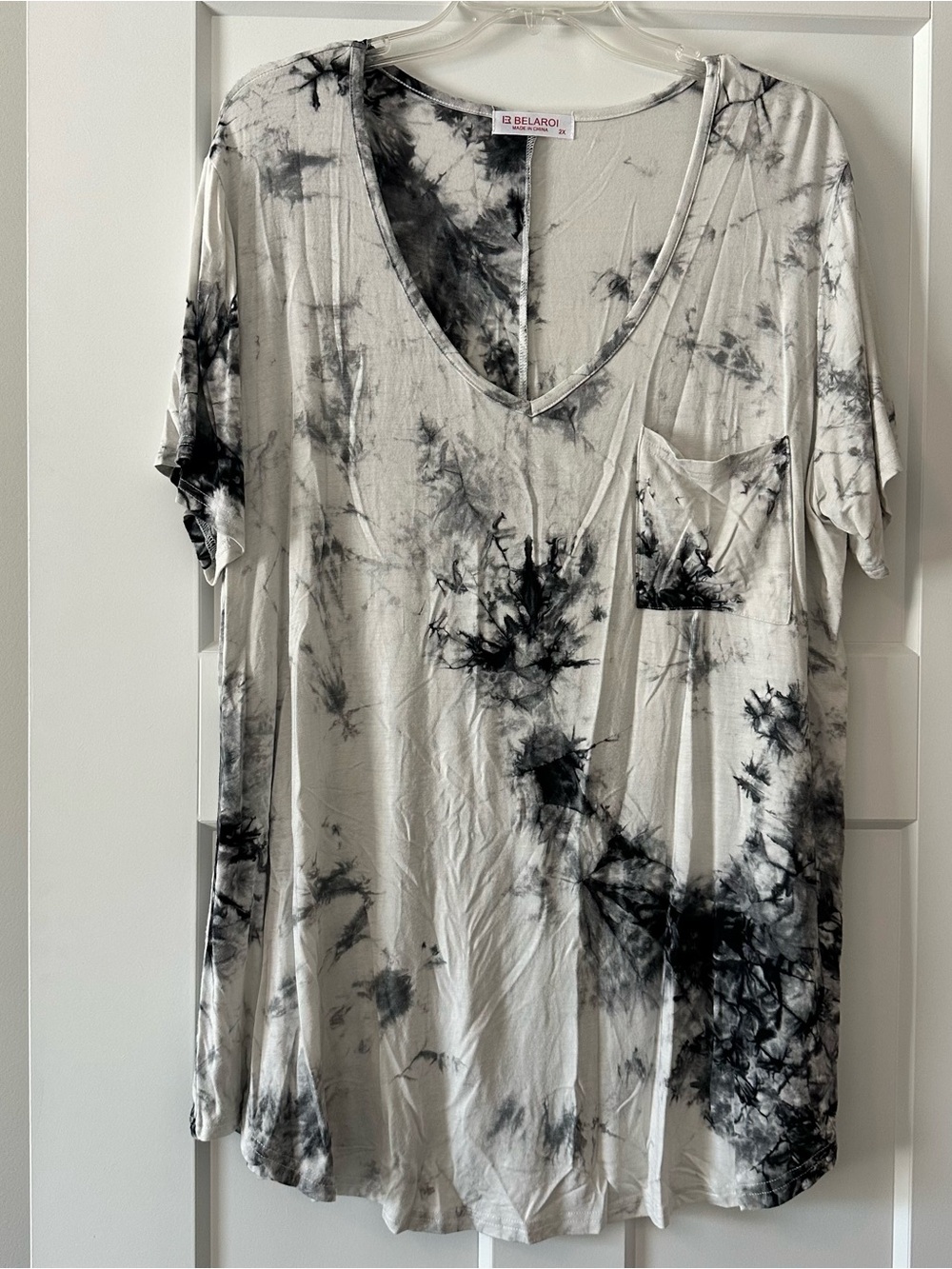 Women's Black & White Tie-Dye V-Neck Pocket Tee